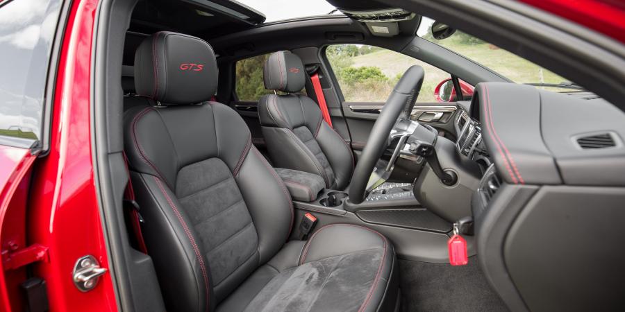 Интерьер Porsche Macan GTS 2016 года  (AU) (фото 2 из 16)